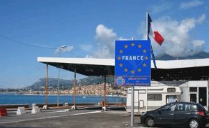 Ventimiglia: arrestato 'passeur' armeno con 5 siriani in auto