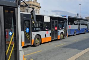 Violenza sugli autobus, autisti sempre più impauriti ma fa più male l'indifferenza: le testimonianze a Telenord