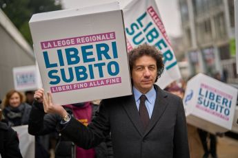 Negato il suicidio assistito: Marco Cappato aiuterà un anziano ligure ad andare in Svizzera