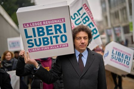 Negato il suicidio assistito: Marco Cappato aiuterà un anziano ligure ad andare in Svizzera