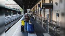 Autunno di scioperi: disagi in arrivo per treni, aerei, bus, navi e taxi