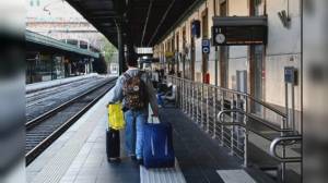 Autunno di scioperi: disagi in arrivo per treni, aerei, bus, navi e taxi