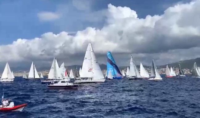 Genova saluta la Millevele, al via la storica regata durante il Salone Nautico. Bucci: "Buon vento"