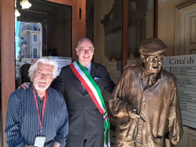 Alassio celebra Sandro Pertini: una statua per il Presidente partigiano