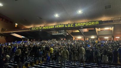 Sampdoria, la rabbia dei tifosi esplode nella Sud: “Società indegna, vendi la Sampdoria”