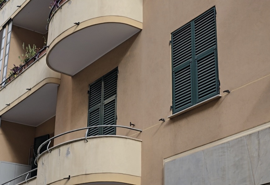 Cattivi odori alla Foce, i residenti di via Nizza: "Insopportabile". Indaga il Municipio Medio Levante