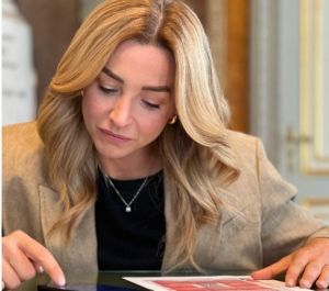 Genova, sindaca Salis firma per una rete psicologica pubblica: “La salute mentale è un diritto”
