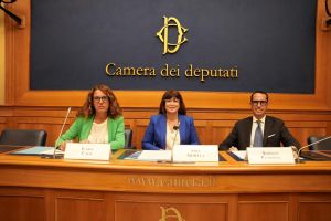 Commercio internazionale tra dazi e sfide globali: presentata alla Camera la terza edizione del Forum di Milano