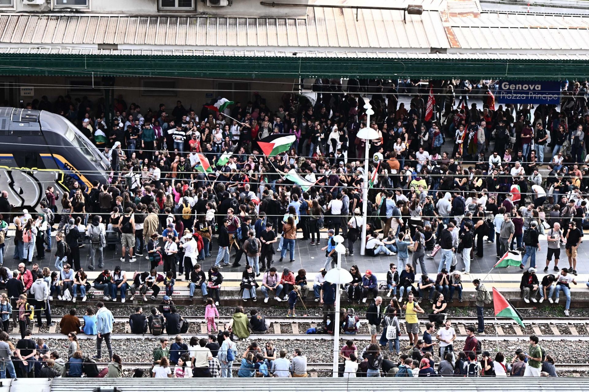 Flotilla: scalo a Istanbul per gli attivisti italiani espulsi da Israele, atteso il rientro dei genovesi Nivoi e Queirolo Palmas