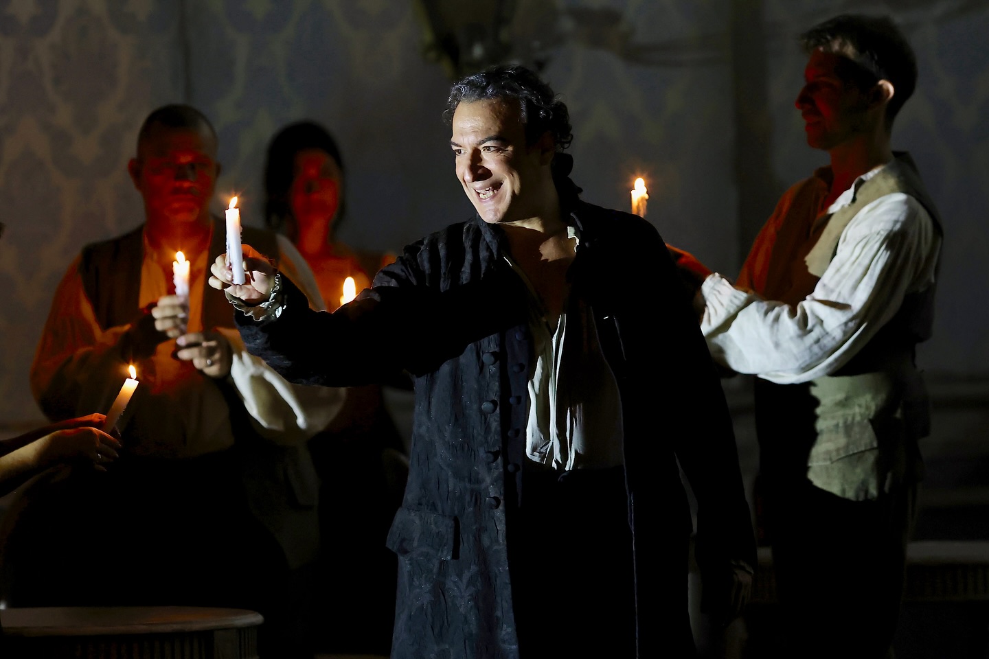 "Don Giovanni" seduce il Carlo Felice, applausi al capolavoro mozartiano per l'avvio della stagione lirica 2025/'26