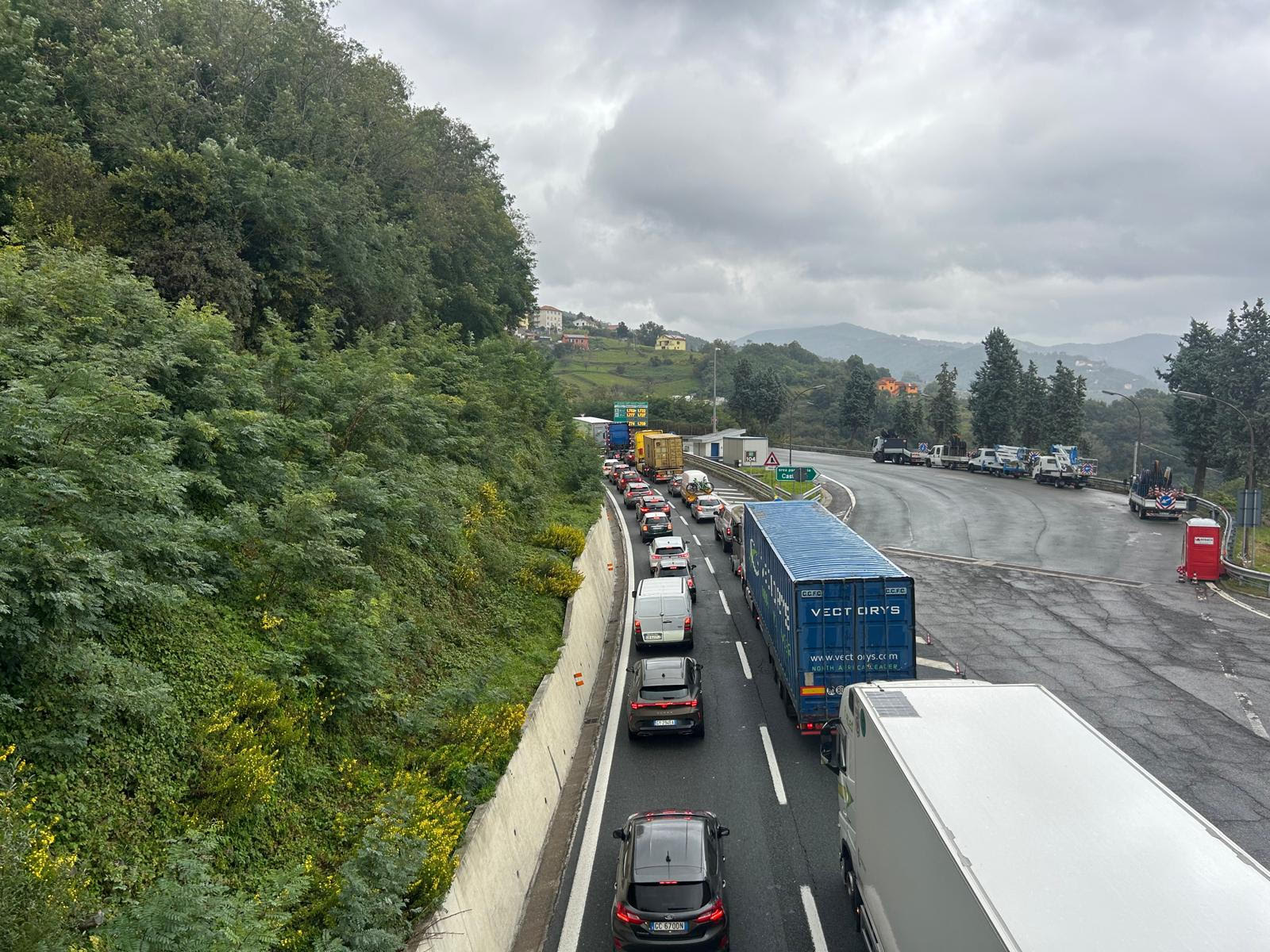 Autostrade: corsia unica e traffico portuale, A7 nord in tilt tra Bolzaneto e Busalla