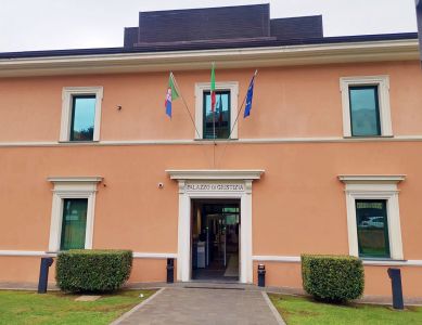 Imperia: trovato agonizzante in casa muore in ospedale, si indaga per omicidio