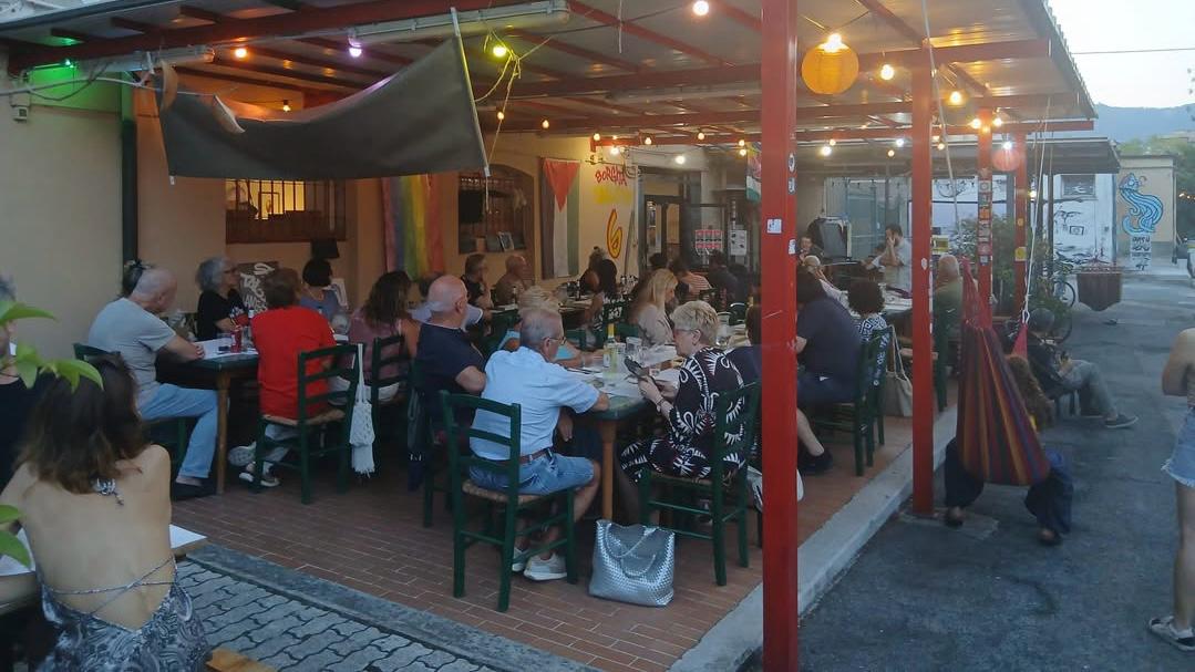 La Spezia, murale contro Kirk al circolo Arci che si difende: "Artista esterno, disegno subito coperto"