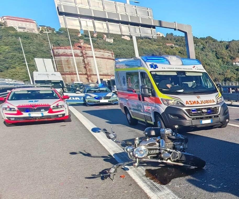 Scontro moto-furgone sul Ponte San Giorgio, 70enne gravemente ferito