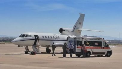 Neonata in pericolo salvata da un volo d’urgenza: da Alghero a Genova in culla termica con l’Aeronautica Militare