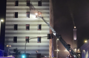 Genova: incendio in un hotel nei pressi della Lanterna, chiuso da un anno 