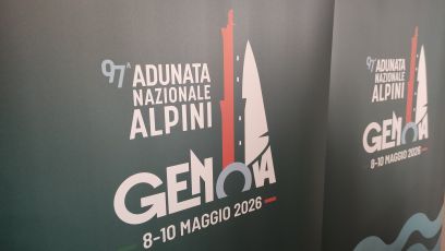 Adunata degli Alpini, attese 400mila persone  a Genova. Lanterna, Biosfera e penna nera formano il logo dell'evento 