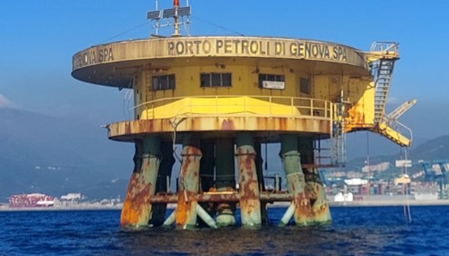 Sotto la vecchia Isola Petroliere, un paradiso nascosto nel mare di Genova