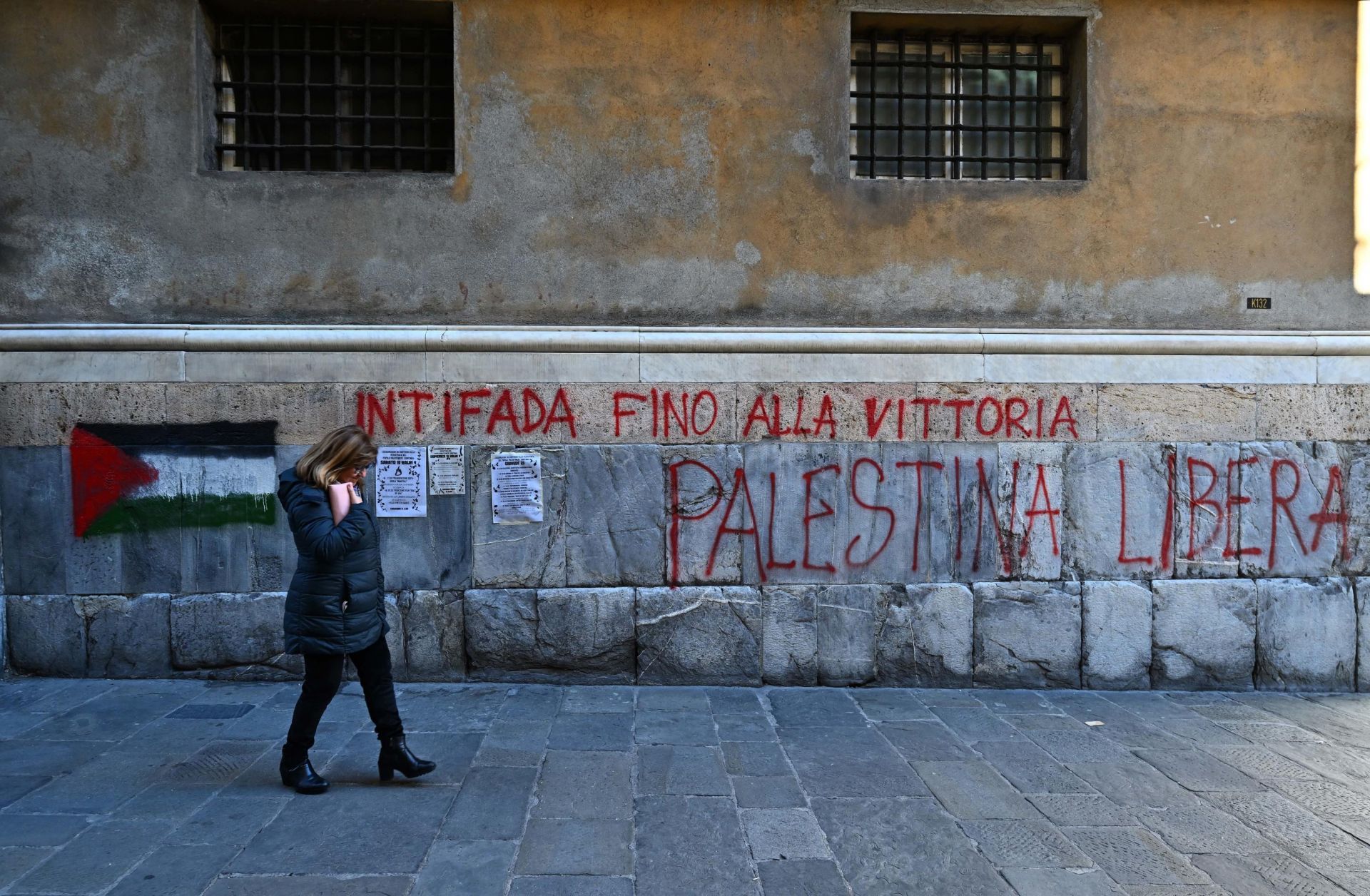 Genova, Nautico San Giorgio occupato. Studenti: "No a politica filo USA e sionista". Preside: "A occupare sono i figli di papà"