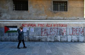 Genova, Nautico San Giorgio occupato. Studenti: "No a politica filo USA e sionista". Preside: "A occupare sono i figli di papà"