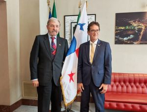 Il presidente Bucci incontra il console di Panama: focus su Blue Economy e traffici portuali