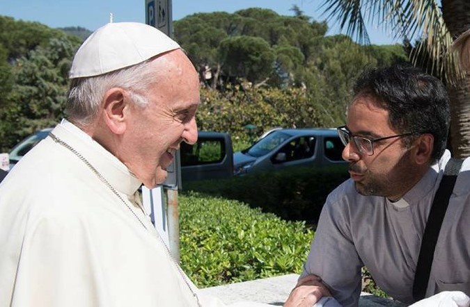 Genova, Don Fiscer lancia il “FantaSanto”: un gioco religioso per coinvolgere gli studenti