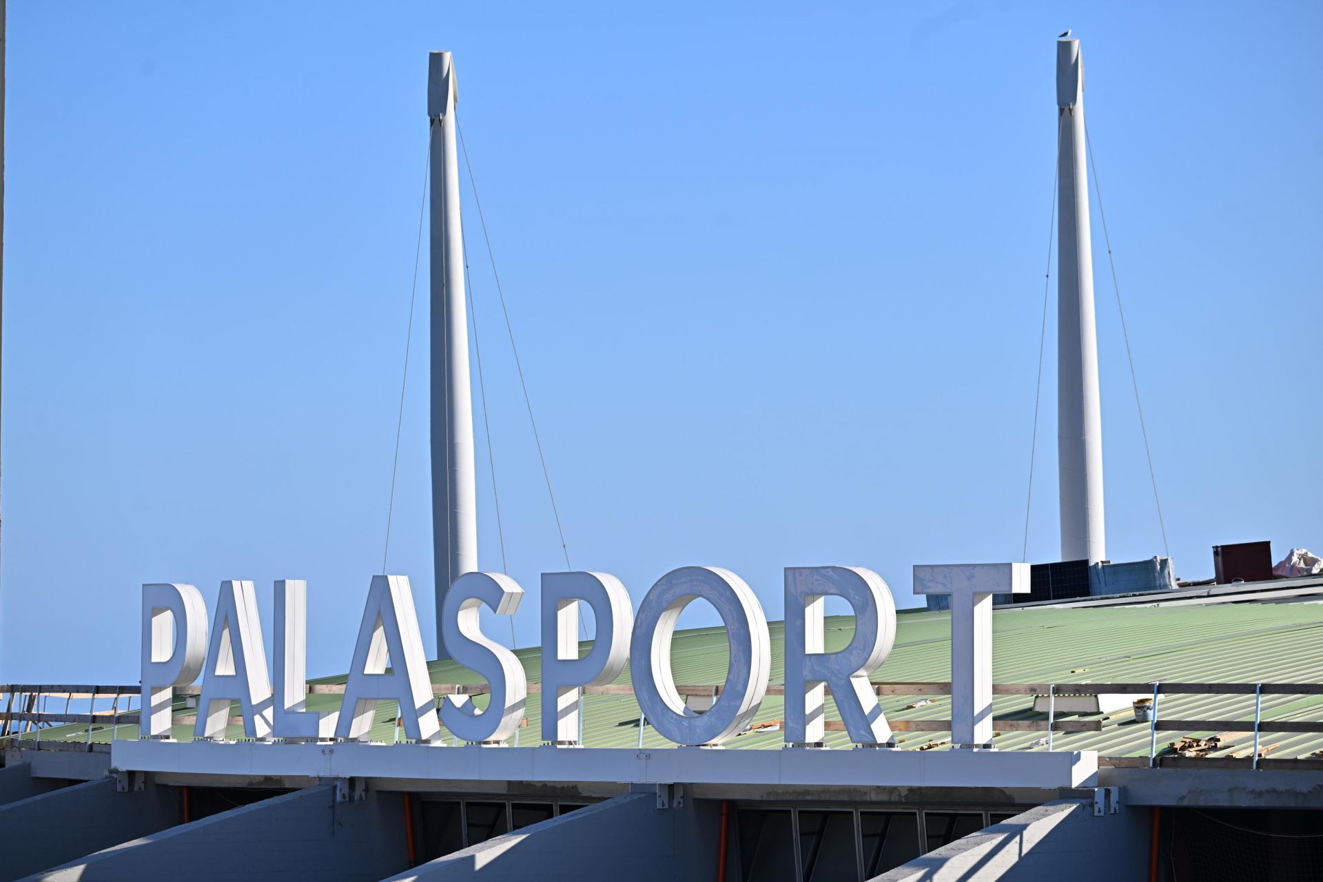 Palasport, apertura centro commerciale rinviata al 2026: nodo supermercato, tensione tra gestori e Comune