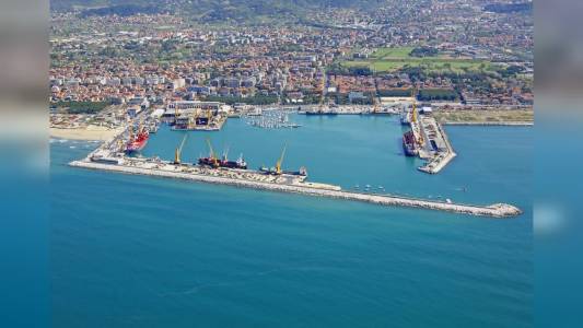 Logistica: allo studio ro-ro Carrara-Tolosa per alleggerire il traffico sulle autostrade liguri