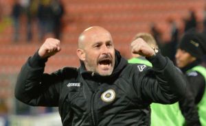 Calcio: Vincenzo Italiano, ex Spezia e Genoa, ricoverato per polmonite. "Situazione in lento miglioramento"