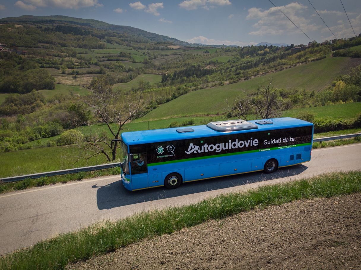 Pavia incentiva la mobilità sostenibile: sconto del 10% sugli abbonamenti bus per i dipendenti comunali