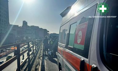 Genova, mattinata di incidenti in Sopraelevata, tre scooteristi feriti in due incidenti