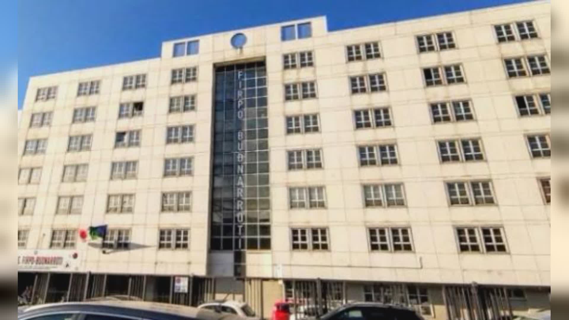 Caos al Firpo: blitz notturno, feriti due studenti, estintori svuotati e allarme antincendio, evacuata la scuola di via Canevari