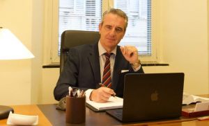 Genova, falsa mail con logo dello studio legale: rubata l’identità di un avvocato per tentare un’estorsione