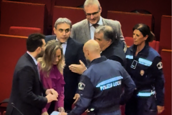 Bordilli espulsa, maggioranza solidale con presidente Villa: "Consiglio resti ruolo di rispetto, no alle provocazioni"