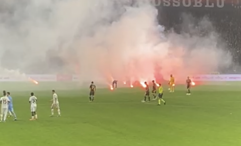 Genoa-Cremonese 0-2, doppietta di Bonazzoli. Squadra contestata, Vieira sulla graticola