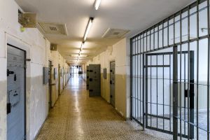 Pontedecimo, comandante di Polizia Penitenziaria aggredito durante una rivolta in carcere