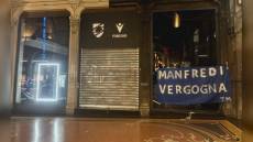 Sampdoria: "Manfredi vergogna", striscione appeso nottetempo alla vetrina del Point in via Venti