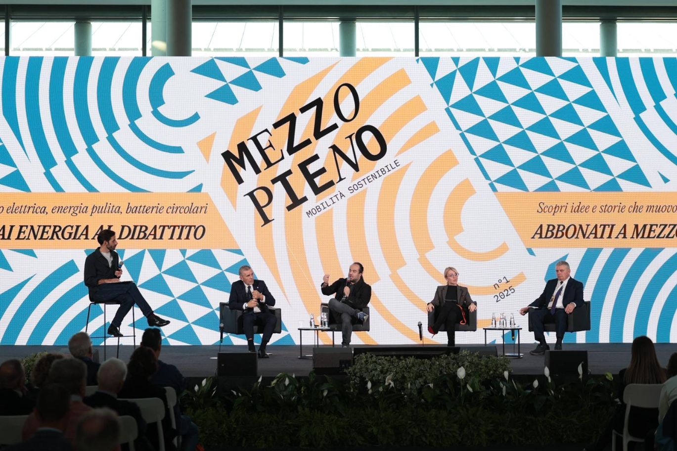 “Mezzo Pieno” diventa magazine: debutto a Ecomondo con un numero dedicato alla mobilità sostenibile