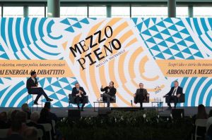 “Mezzo Pieno” diventa magazine: debutto a Ecomondo con un numero dedicato alla mobilità sostenibile