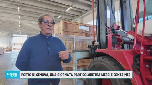 Porto di Genova, una giornata particolare tra merci e container