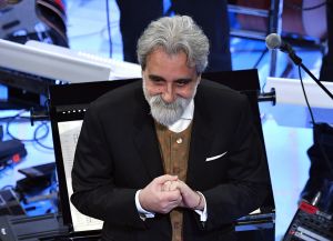 Addio a Peppe Vessicchio, storico direttore d'orchestra al Festival di Sanremo