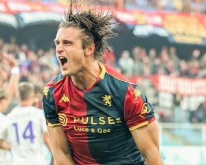 Genoa, Colombo in gol da sdraiato, come Milito con la Reggina nel 2008