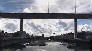Schianto tra due tir sul Ponte San Giorgio: traffico paralizzato e due autisti in gravi condizioni