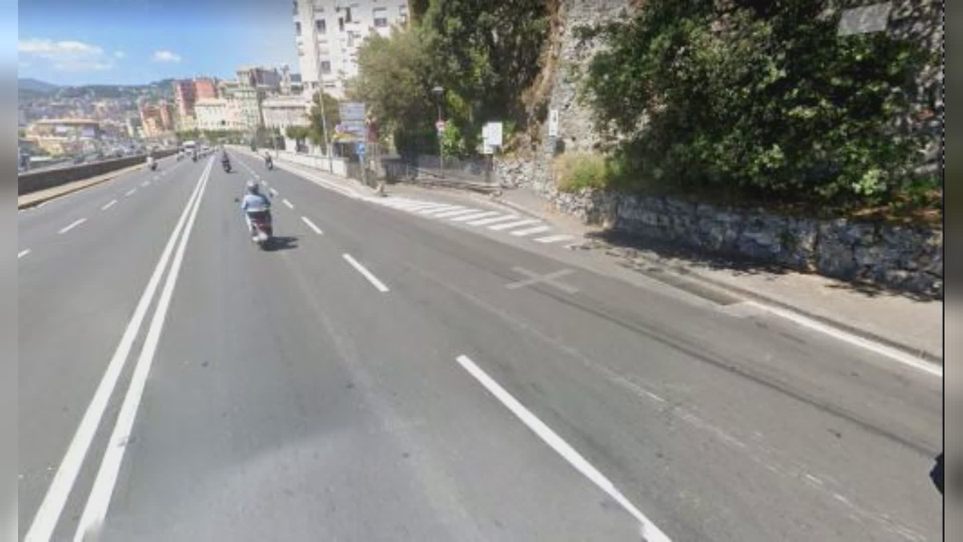 Genova, Comune ordina la demolizione delle coperture dei campi da padel del Marina Park sotto corso Saffi: “Opere abusive e difformi”