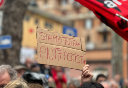 Genova, falsa aggressione fascista, sindacalista condannato a lavori sociali e donazione