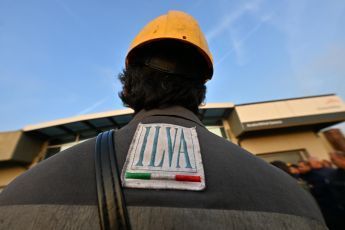 Ex Ilva, il governo presenta il piano a 4 anni: più cassa integrazione e un nuovo acquirente estero in vista
