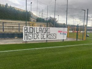 Genoa: “Buon lavoro mister De Rossi”: lo striscione dei tifosi al Signorini di Pegli