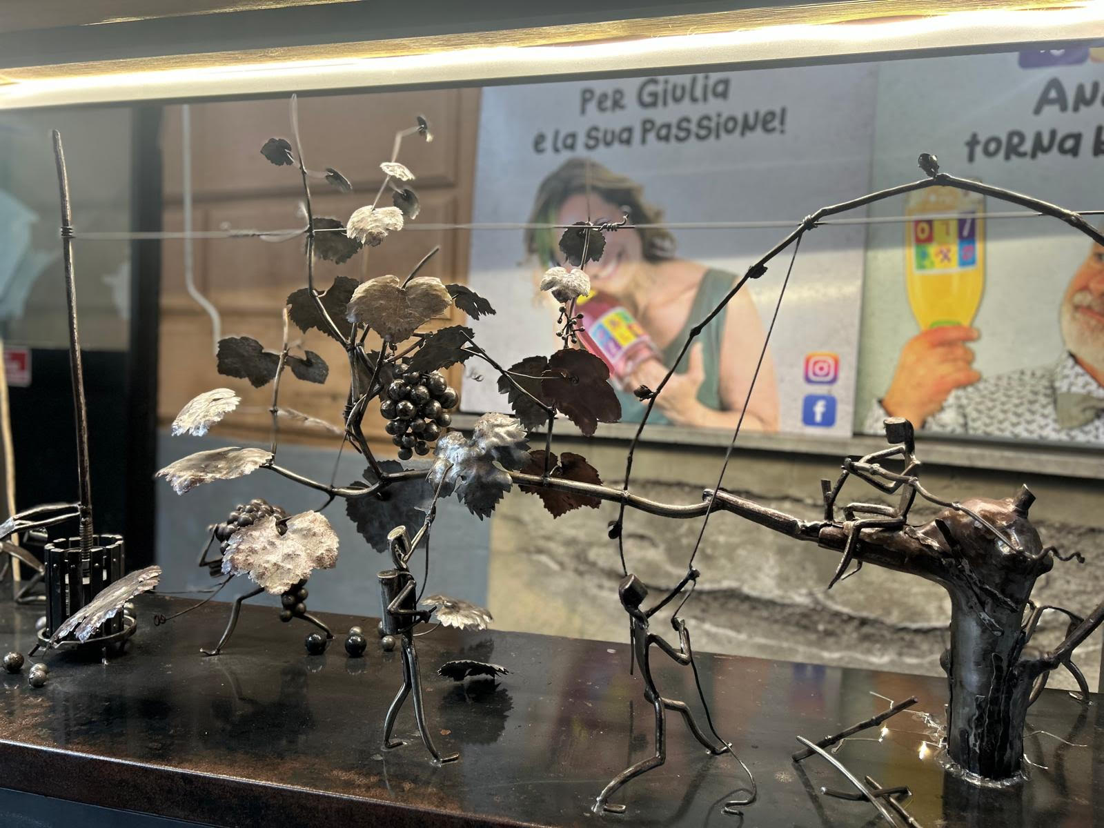 Vignaiolo e fabbro si incontrano dopo una puntata di Benvenuti in Liguria e nasce un'opera d'arte