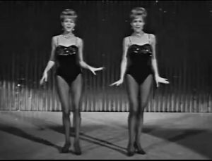 Gemelle Kessler, l’ultimo “passo”: a 89 anni hanno scelto di morire insieme