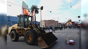 Ex Ilva, protesta operai a oltranza: traffico in tilt. code fino a 11 km in autostrada